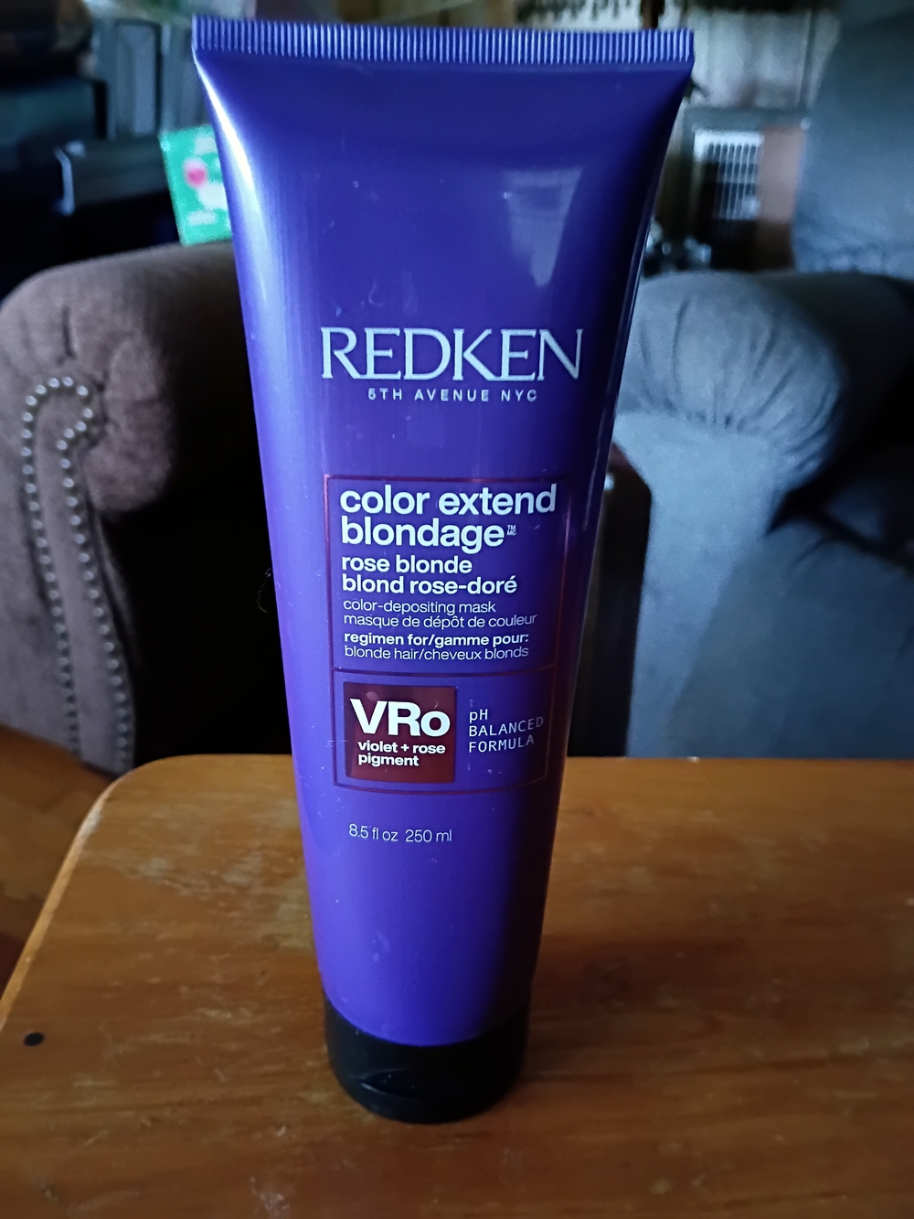 Redken Color Extend Blondage Rose Blonde Mask - Violet Purple Tube